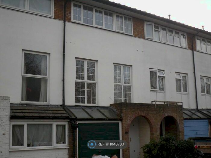 4 Bedroom Terraced House To Rent In Bradwell Common Boulevard, Bradwell Common, Milton Keynes, MK13