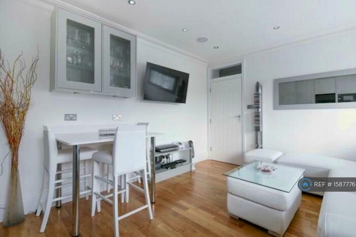1 Bedroom Flat To Rent In Rowallan Court, London, SE6