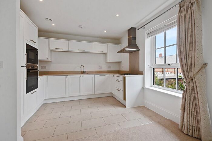 2 Bedroom Flat To Rent In High Street, Great Missenden, HP16