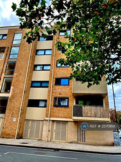 4 Bedroom Maisonette To Rent In Therfield Court, London, N4
