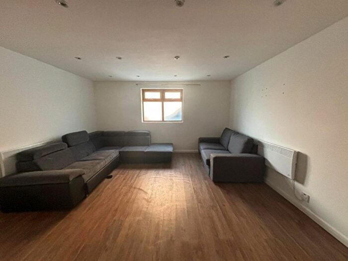 1 Bedroom Flat To Rent In High Road, Finchley, N12