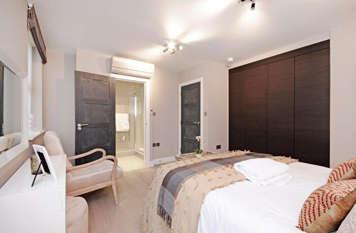 3 Bedroom Flat To Rent In St. Johns Wood Park, London, NW8