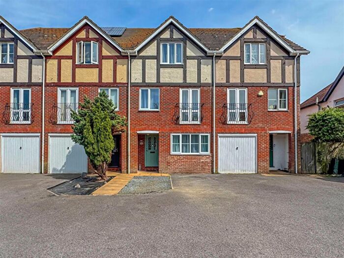 5 Bedroom Town House For Sale In Norfolk Road, Littlehampton, BN17