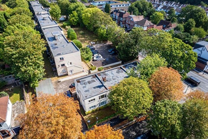 2 Bedroom Flat For Sale In Brighton Road, Purley, CR8