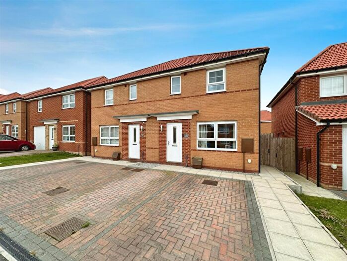 3 Bedroom Semi-Detached House For Sale In Jack Harrison Avenue, Cottingham, HU16
