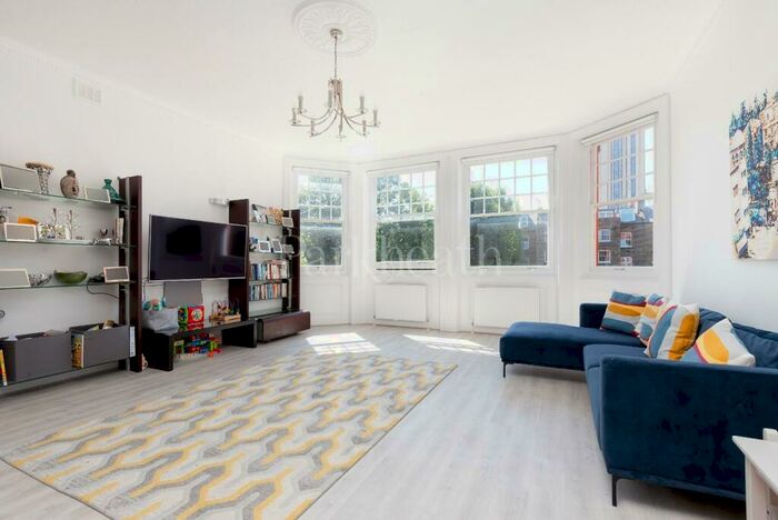 3 Bedroom Flat To Rent In Eton Avenue, Belsize Park, NW3