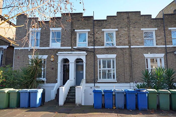 1 Bedroom Flat For Sale In Kings Grove, Peckham, London, SE15