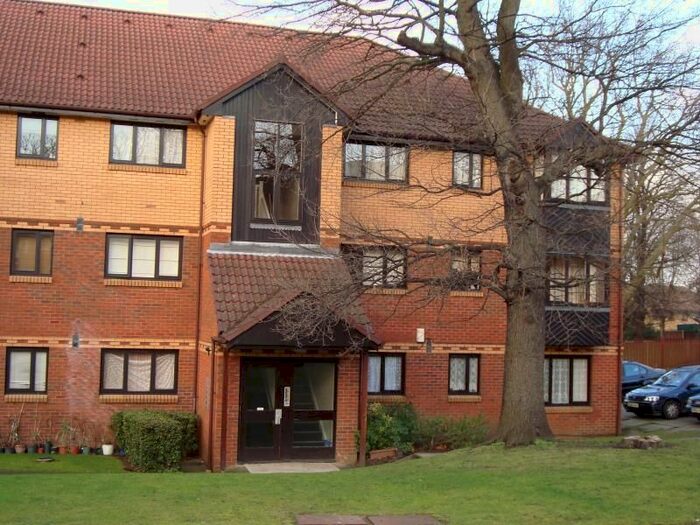 1 Bedroom Flat To Rent In Medesenge Way, Palmers Green, N13
