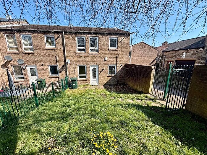 1 Bedroom Flat To Rent In Whytecote End, Wyke, Bradford, BD12
