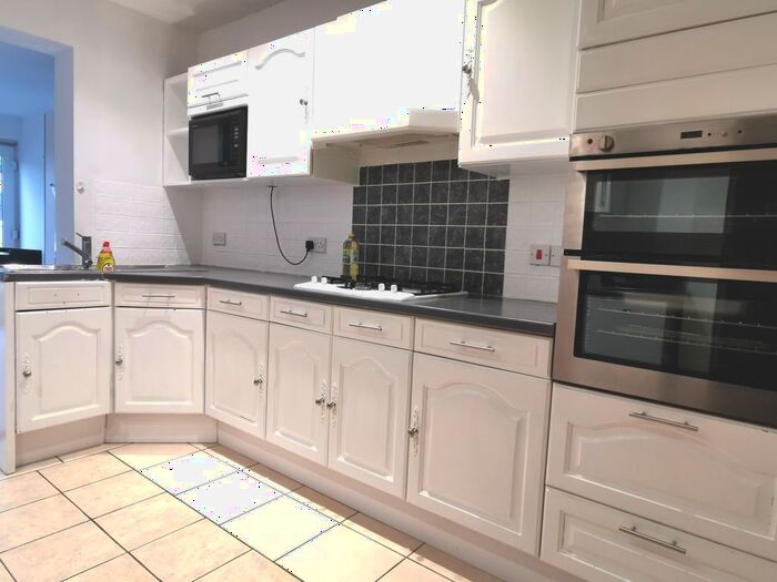 6 Bedroom Property To Rent In Selborne Avenue, Havant, PO9