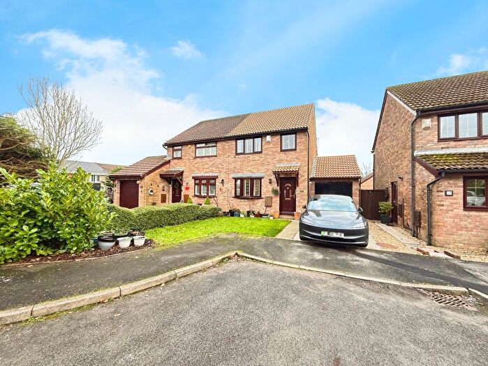 3 Bedroom Semi-Detached House For Sale In Heol Y Waun, Pontlliw, Swansea, West Glamorgan, SA4