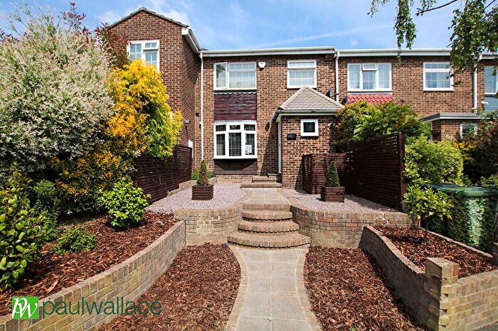 3 Bedroom Terraced House For Sale In Longfield Lane, West Cheshunt, EN7