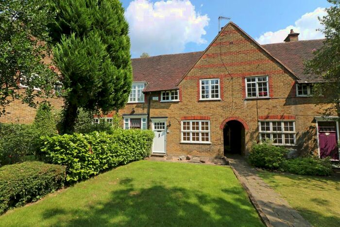 2 Bedroom Cottage To Rent In Westholm, Hampstead Garden Suburb, NW11