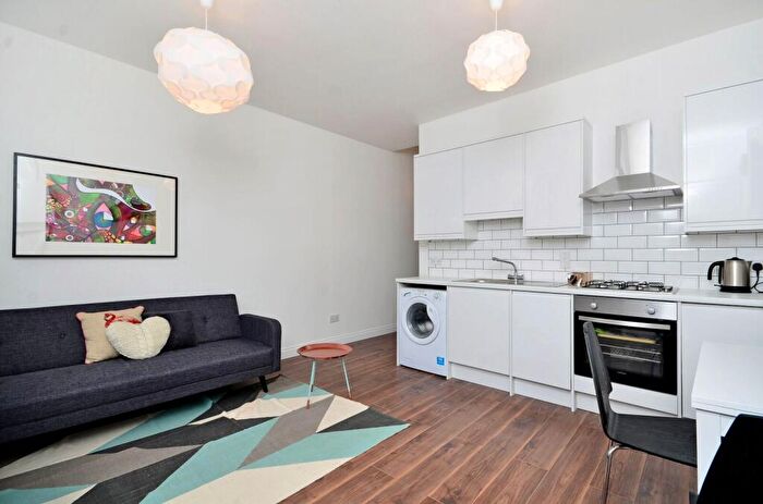 2 Bedroom Flat To Rent In Nevill Road, Stoke Newington, London, N16