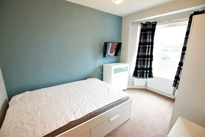 1 Bedroom Terraced House To Rent In Briants Avenue, Reading, RG4