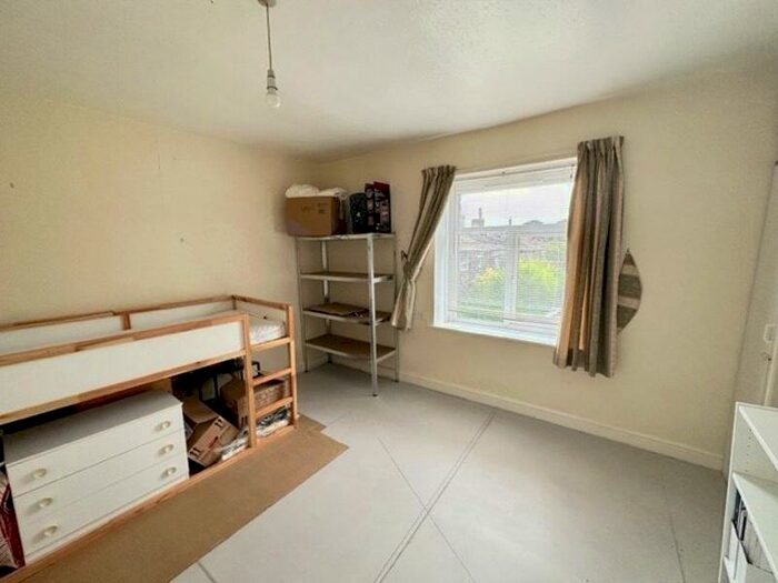 1 Bedroom Cottage For Sale In Walsh's Square, Savile Park, Halifax, HX1