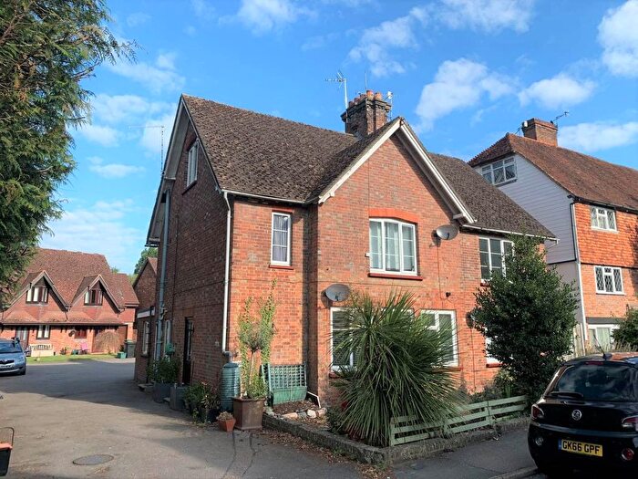 1 Bedroom Flat For Sale In School Hill, Lamberhurst, Tunbridge Wells, TN3