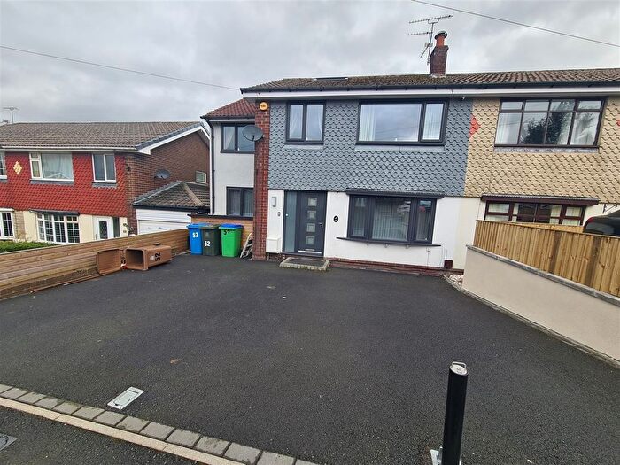 4 Bedroom Property To Rent In Shaftesbury Drive, Wardle, Rochdale, OL12