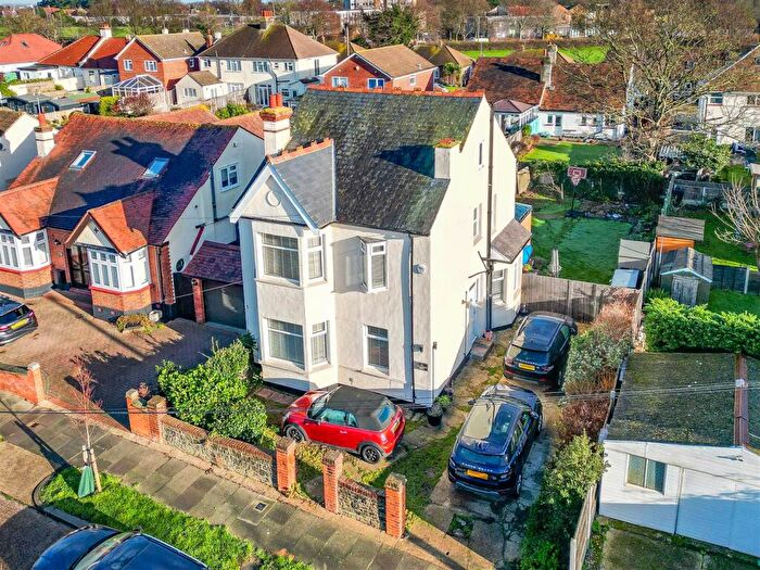 4 Bedroom Detached House For Sale In St Georges Drive, Westcliff-On-Sea, SS0