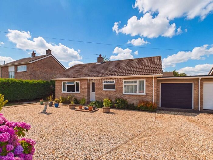 2 Bedroom Detached Bungalow For Sale In Henry Cross Close, Shipdham, IP25