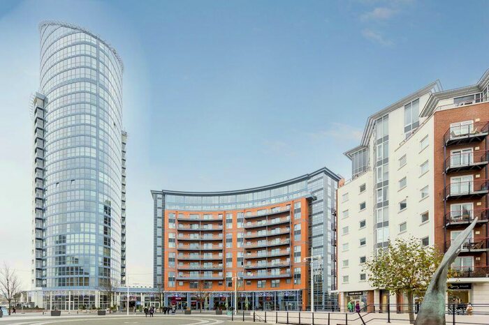 2 Bedroom Apartment To Rent In The Crescent, Gunwharf Quays, PO1