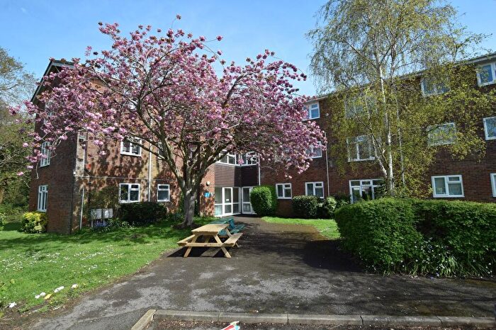 2 Bedroom Flat To Rent In Curlew Road, Mudeford, Christchurch, Dorset., BH23
