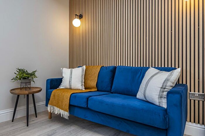 2 Bedroom Flat To Rent In Beautiful Bedroom Apartment // Available August, LN5