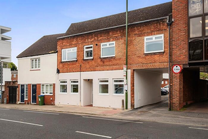 2 Bedroom Flat To Rent In Springfield Road, Horsham, RH12