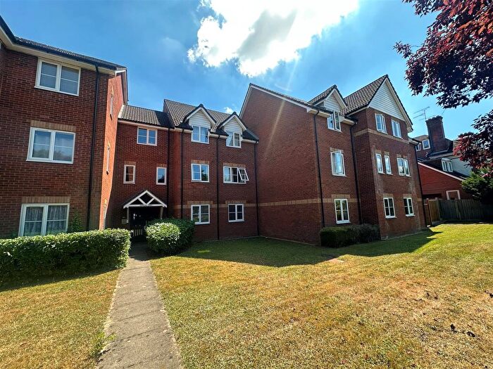 2 Bedroom Flat To Rent In Mildred Avenue, Watford, WD18