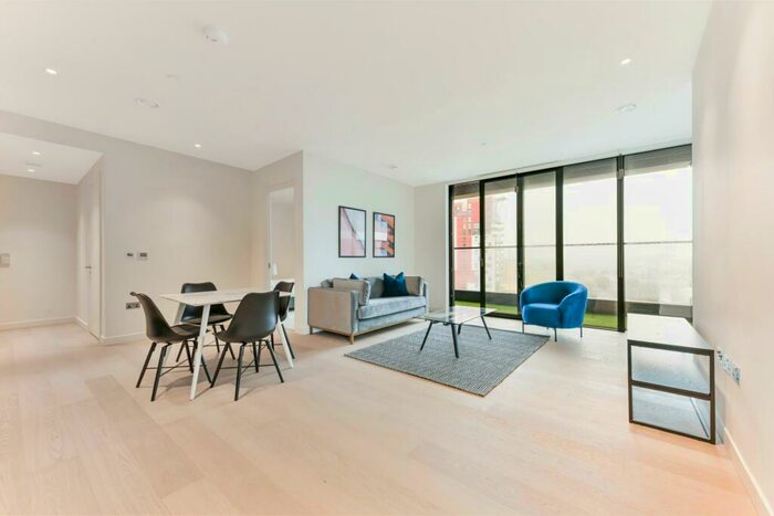 2 Bedroom Apartment To Rent In Bagshaw Building, Wardian, London, E14