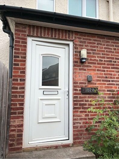 2 Bedroom Flat To Rent In Robin Hood Lane, Hall Green, Birmingham, West Midlands, B28