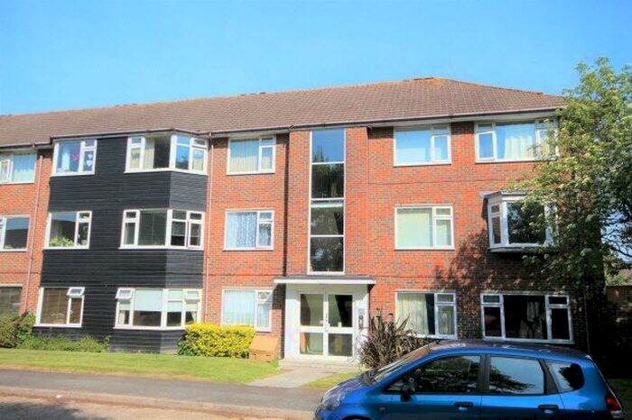 2 Bedroom Flat To Rent In Hurst Road, Horsham, RH12