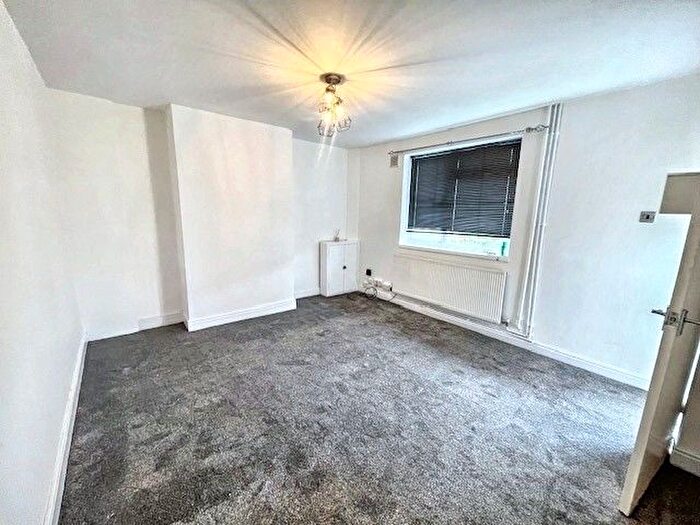 3 Bedroom End Of Terrace House To Rent In Beaumont Road, Slough, SL2