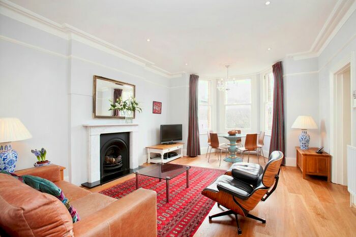 1 Bedroom Flat To Rent In Royston Road, Richmond, Surrey, UK TW10