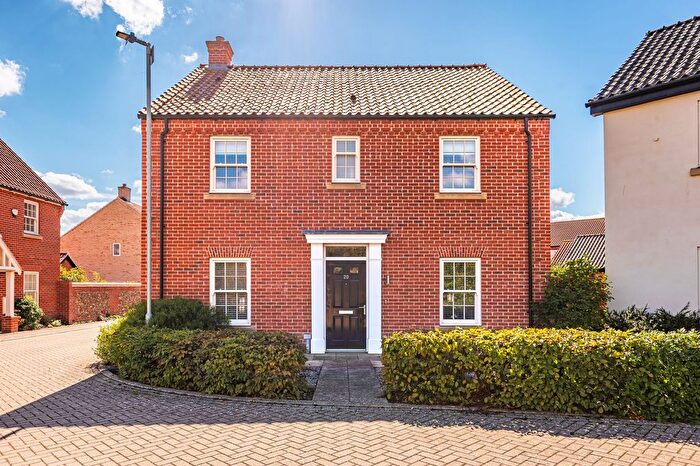 4 Bedroom Detached House For Sale In Woodpecker Avenue, Holt, NR25