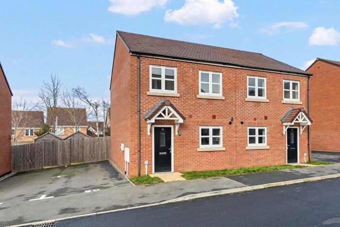 3 Bedroom Semi Detached House For Sale In Greenhouse Close, Buckingham Fields, Northampton, NN4