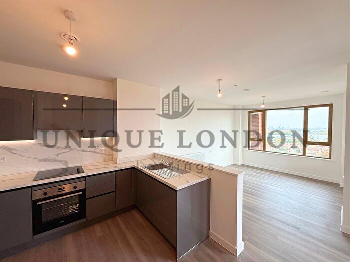 2 Bedroom Flat To Rent In Vista Heights, Ilderton Road, London, SE15