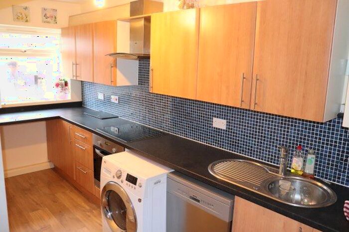 2 Bedroom Flat To Rent In Grange Road, Billericay, CM11