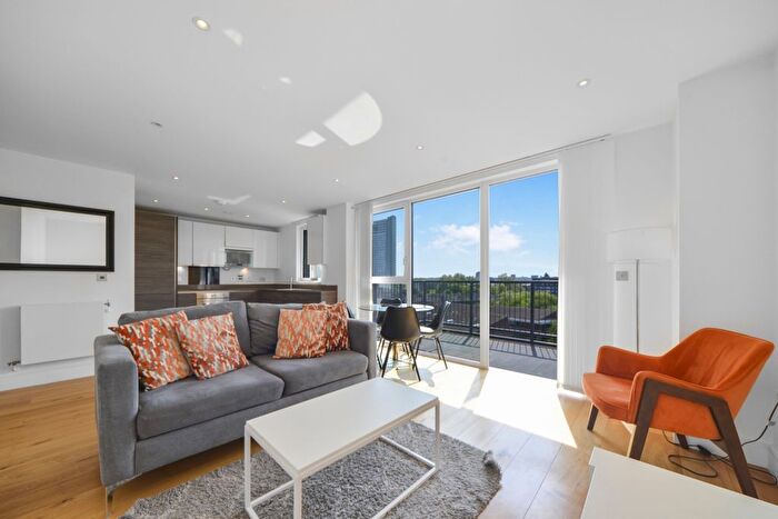 2 Bedroom Flat To Rent In Gullivers Walk, London, SE8