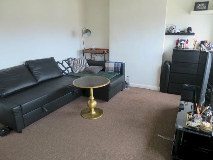 3 Bedroom Maisonette To Rent In Greenford Road, Greenford, UB6