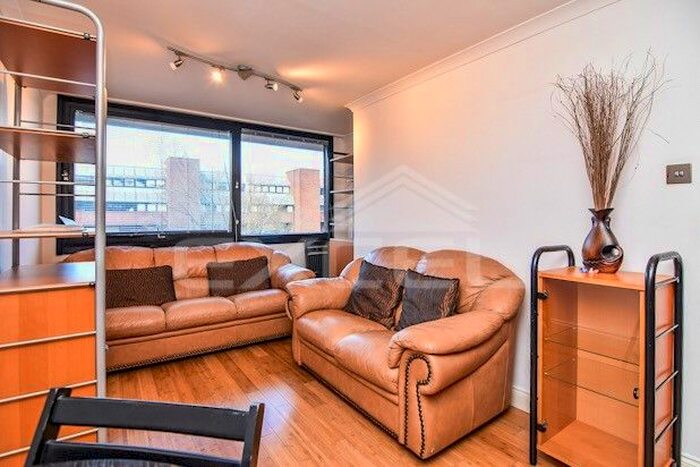 1 Bedroom Flat To Rent In Britten Close, Golders Green, London, NW11