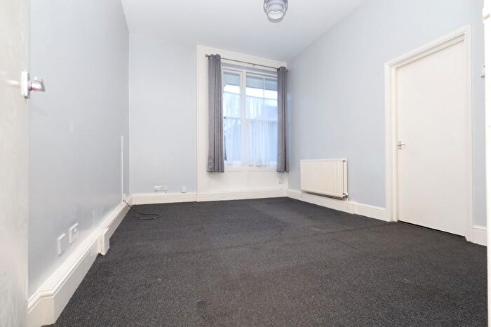 1 Bedroom Flat To Rent In St. James' Road, Surbiton, KT6