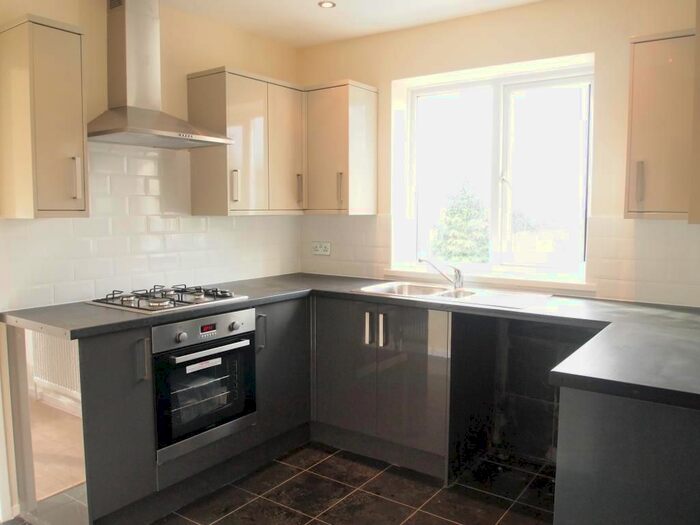 2 Bedroom Flat To Rent In Chandos Gardens, Brackenwood, Leeds, LS8