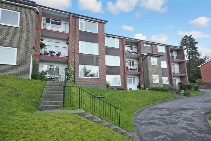 2 Bedroom Flat To Rent In Underwood Road, Caterham, CR3