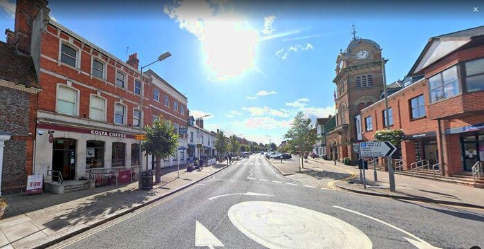 2 Bedroom Flat To Rent In High Street, Hungerford, RG17