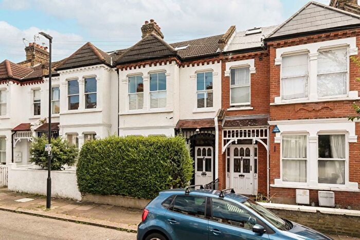 2 Bedroom Flat To Rent In Rudloe Road, London, SW12
