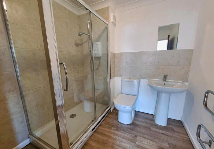 2 Bedroom Flat To Rent In Beaumont Road, Totton, SO40