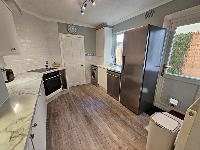 3 Bedroom Terraced House For Sale In Newport Road, Aldershot, GU12