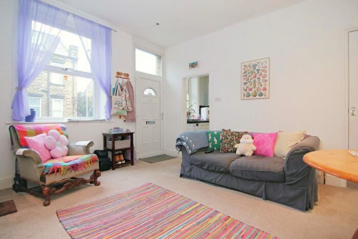 3 Bedroom End Terrace House For Sale In Eggleston Street, Rodley, LS13