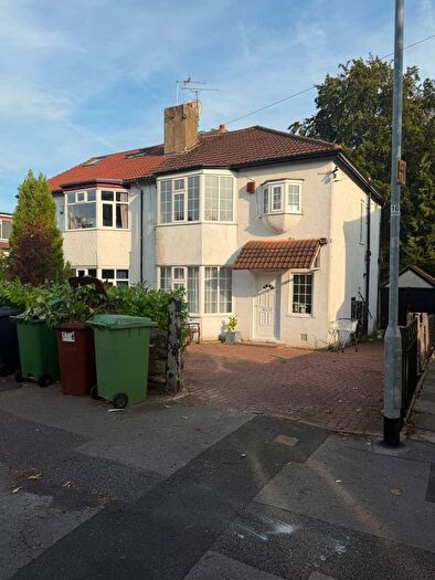 3 Bedroom Semi-detached House To Rent In Fitzroy Drive, Leeds, LS8